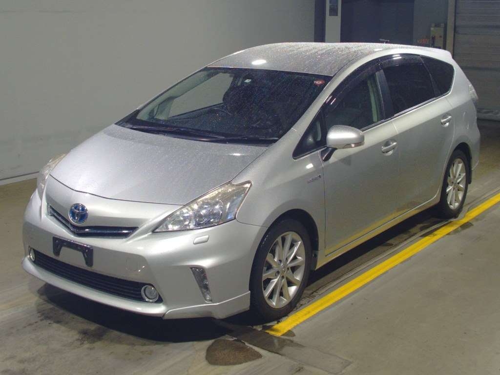 Toyota PRIUS ALPHA 2011
