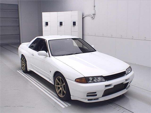 NISSAN SKYLINE