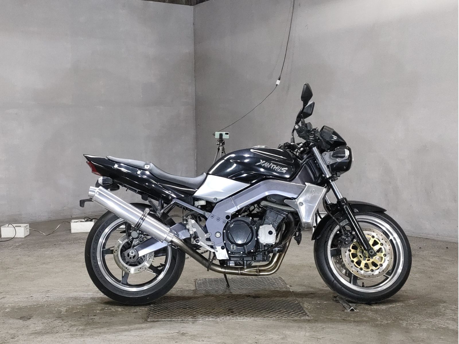 Kawasaki XANTHUS ZR400D - купить недорого