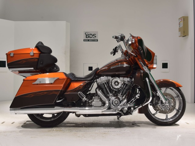 Harley-Davidson STREET GLIDE SE CVO  2012г. 13,900K