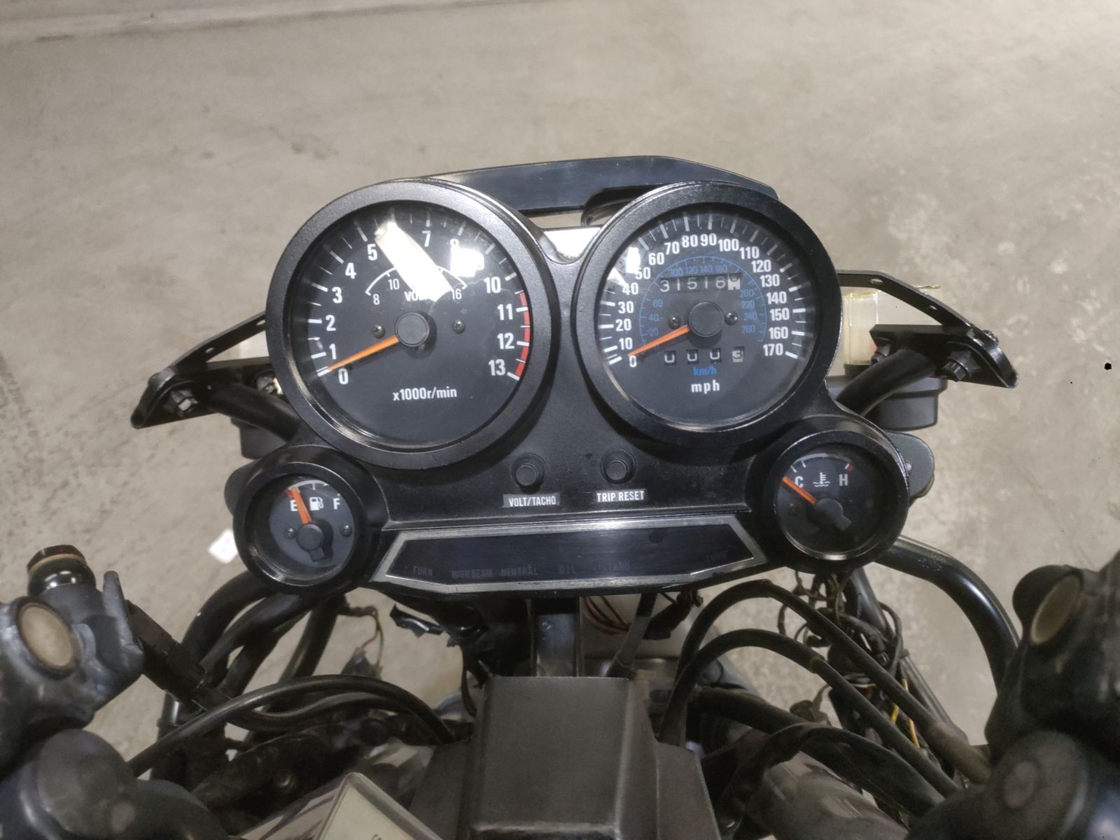 Kawasaki GPZ 1000 ZXT00A - купить недорого