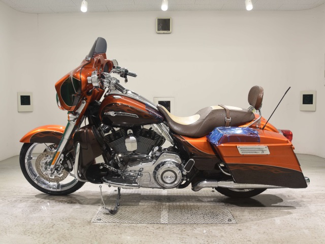 Harley-Davidson STREET GLIDE SE CVO  2012г. 9,401K