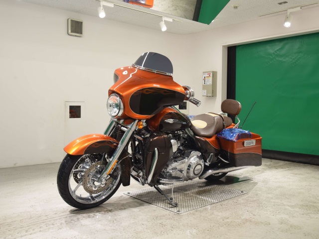 Harley-Davidson STREET GLIDE SE CVO  2012г. 9,401K