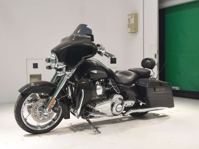 Harley-Davidson STREET GLIDE SE CVO  2012г. 8,360K