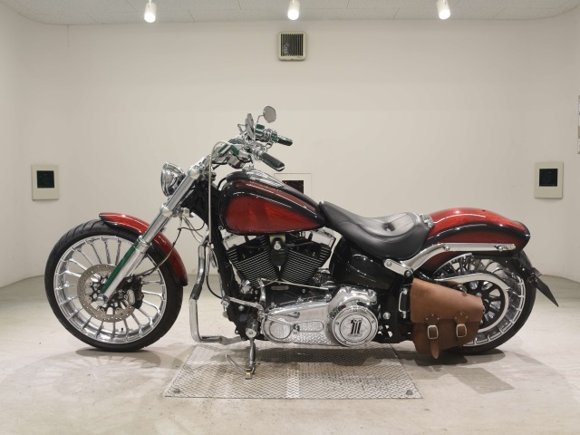 Harley-Davidson SOFTAIL BREAKOUT  2015г. 3,660K