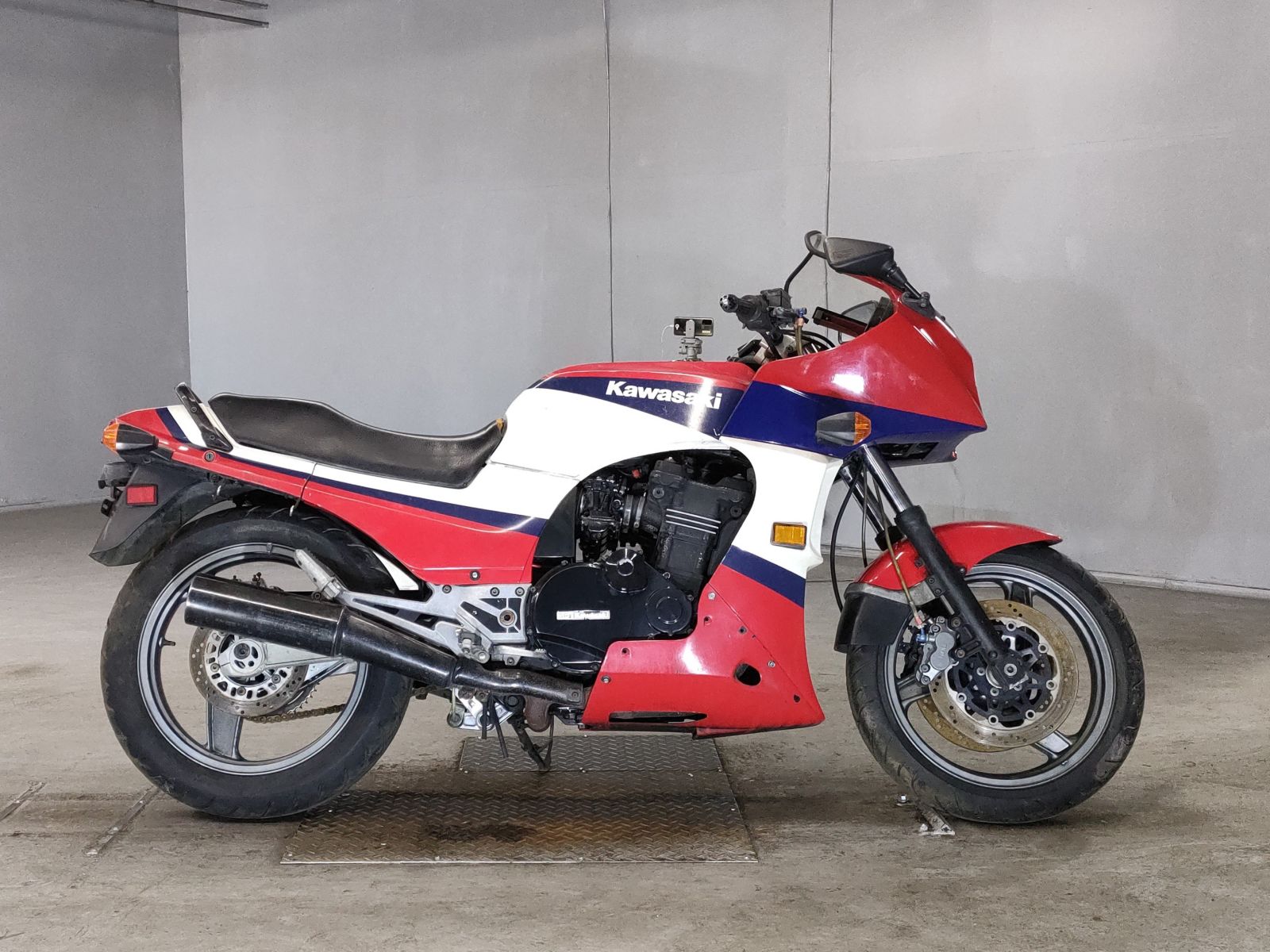 Kawasaki GPZ 900 ZX2A - купить недорого