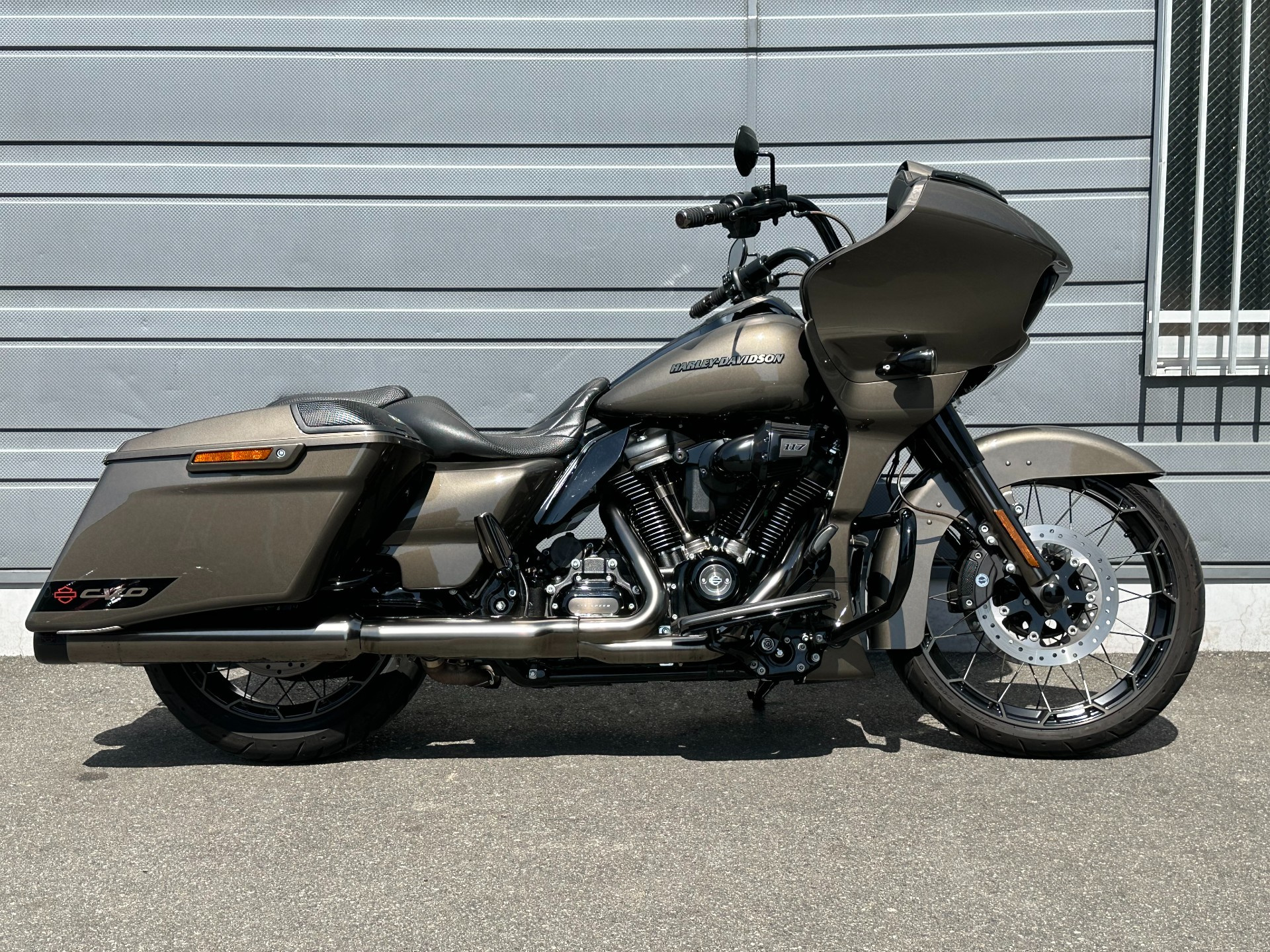 Harley-Davidson ROAD GLIDE CUSTOM SE 1800 CVO FLL 2021г. 18212