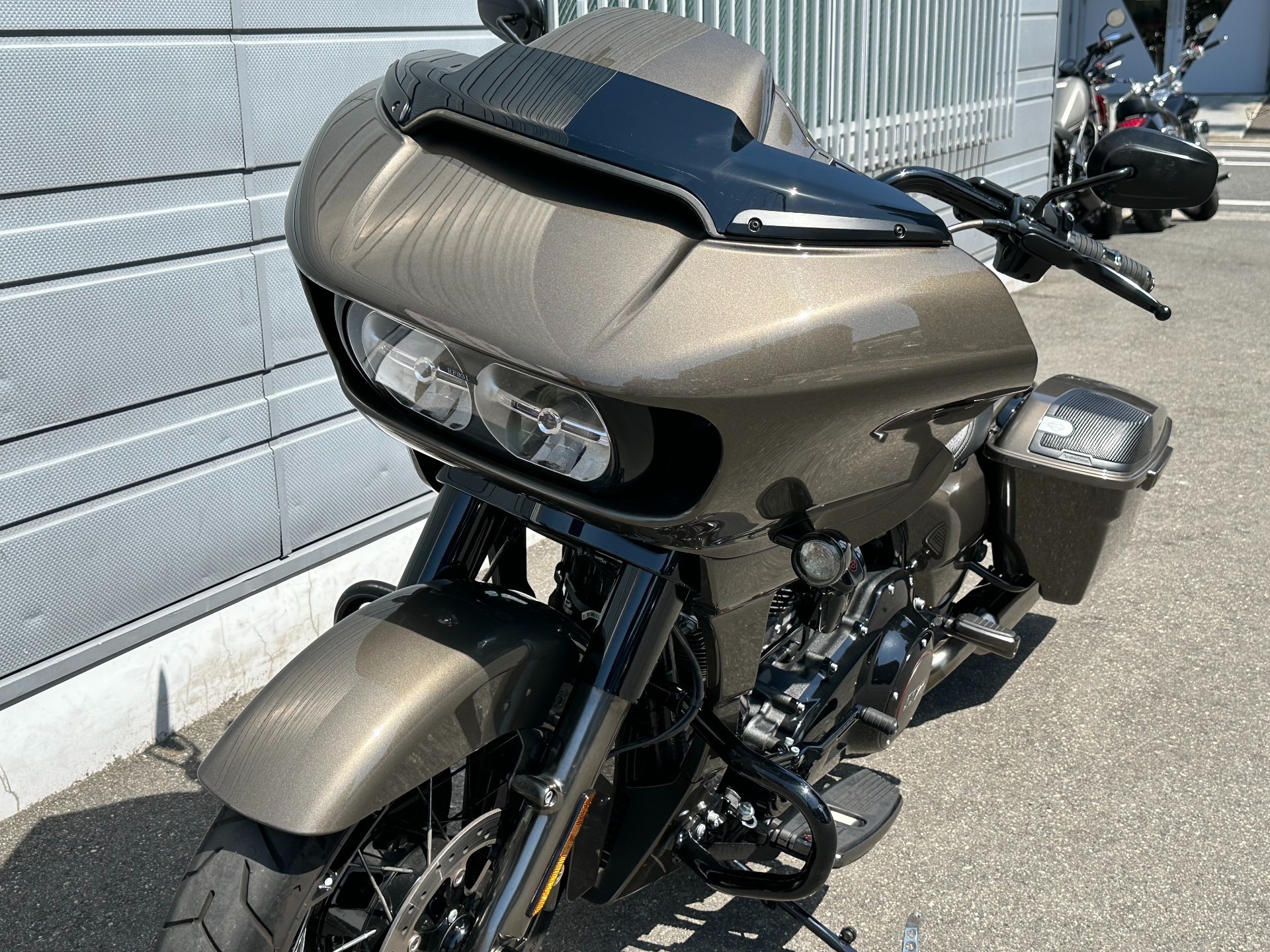 Harley-Davidson ROAD GLIDE CUSTOM SE 1800 CVO FLL 2021г. 18212