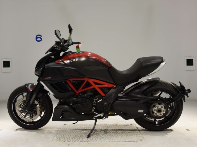 Ducati DIAVEL CARBON  - купить недорого