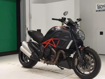Ducati DIAVEL CARBON  2013 года выпуска