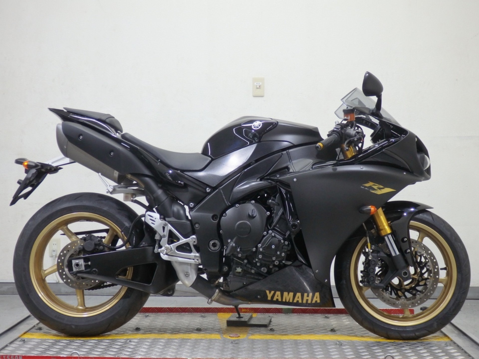 Yamaha YZF R1  2009г. 15179