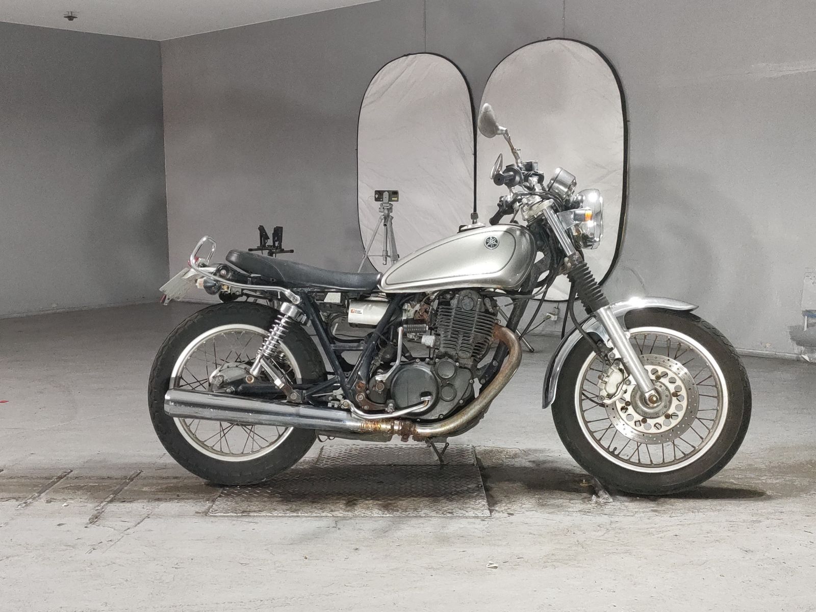 Yamaha SR400-1