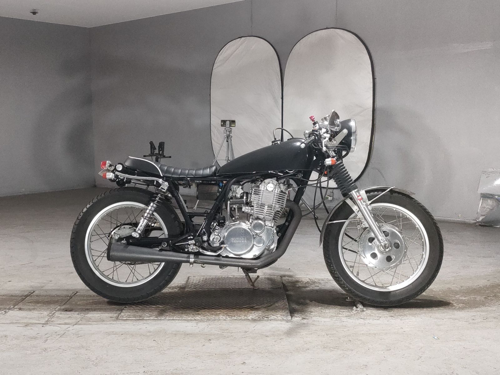 Yamaha SR400-1