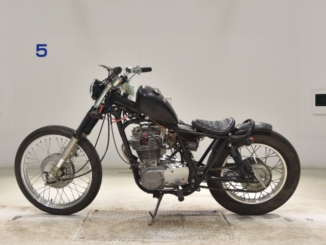 Yamaha SR400-2