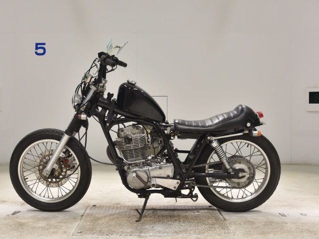 Yamaha SR400-3