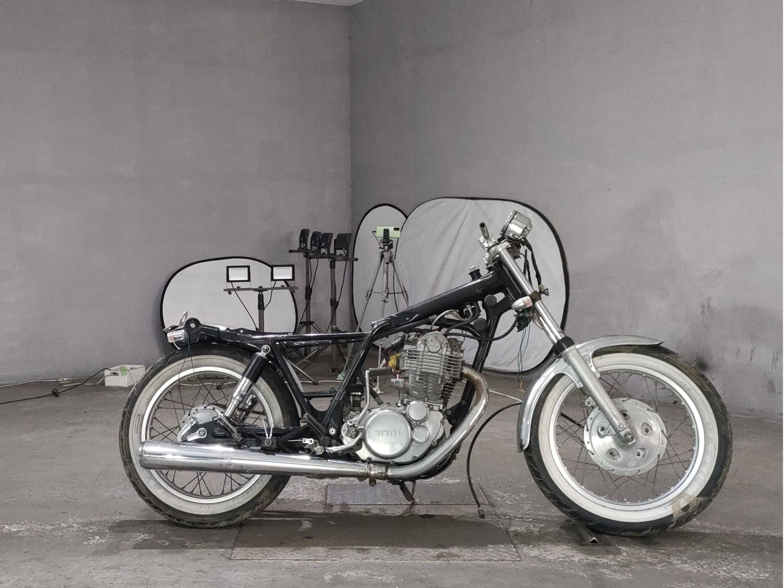 Yamaha SR400-1