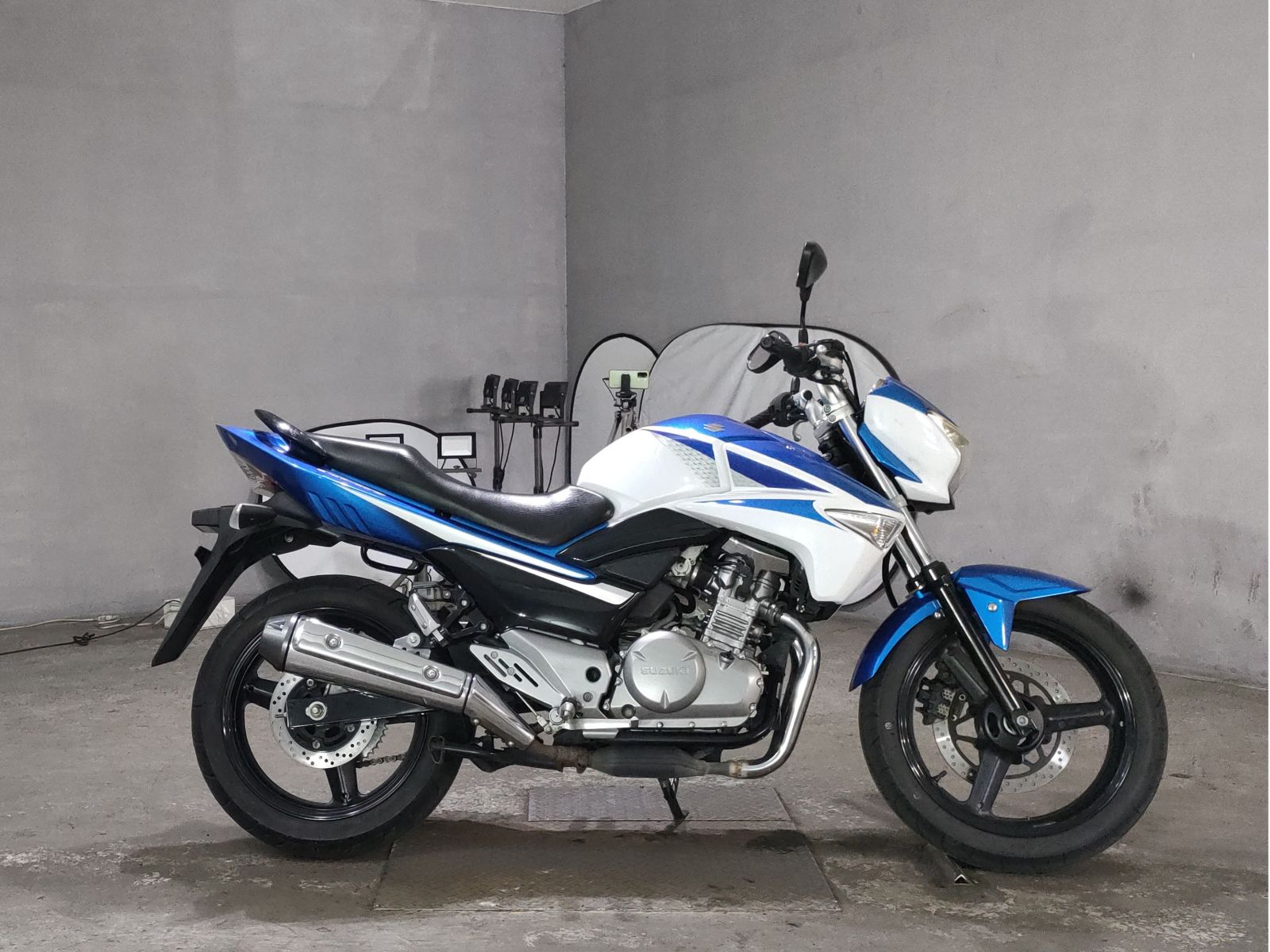 Suzuki GSR250
