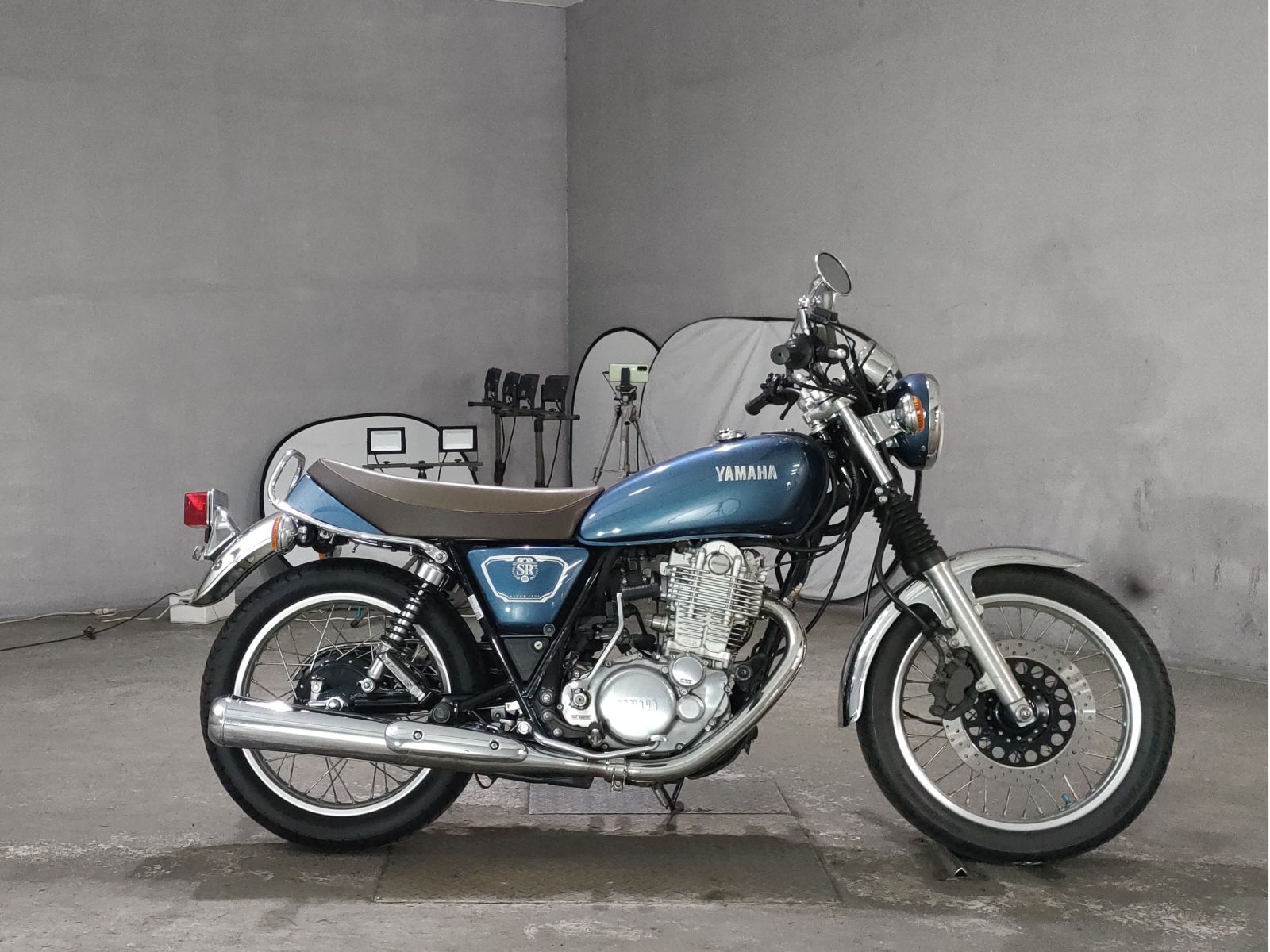 Yamaha SR400-1