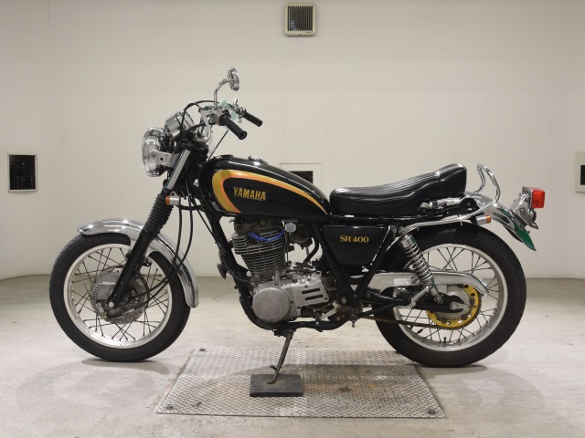 Yamaha SR400-2