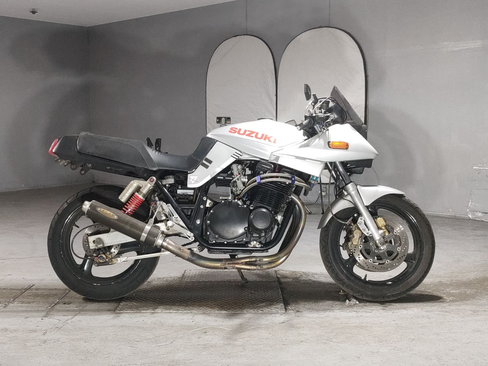 Suzuki GSX1100S KATANA
