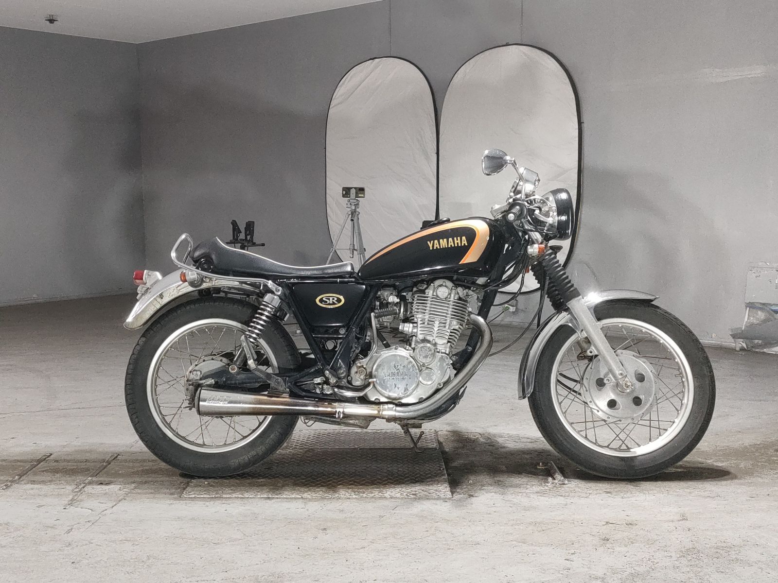 Yamaha SR400-1