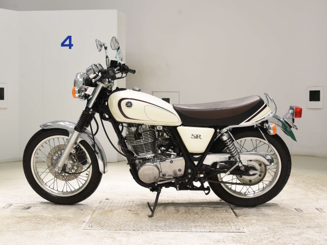 Yamaha SR400-4