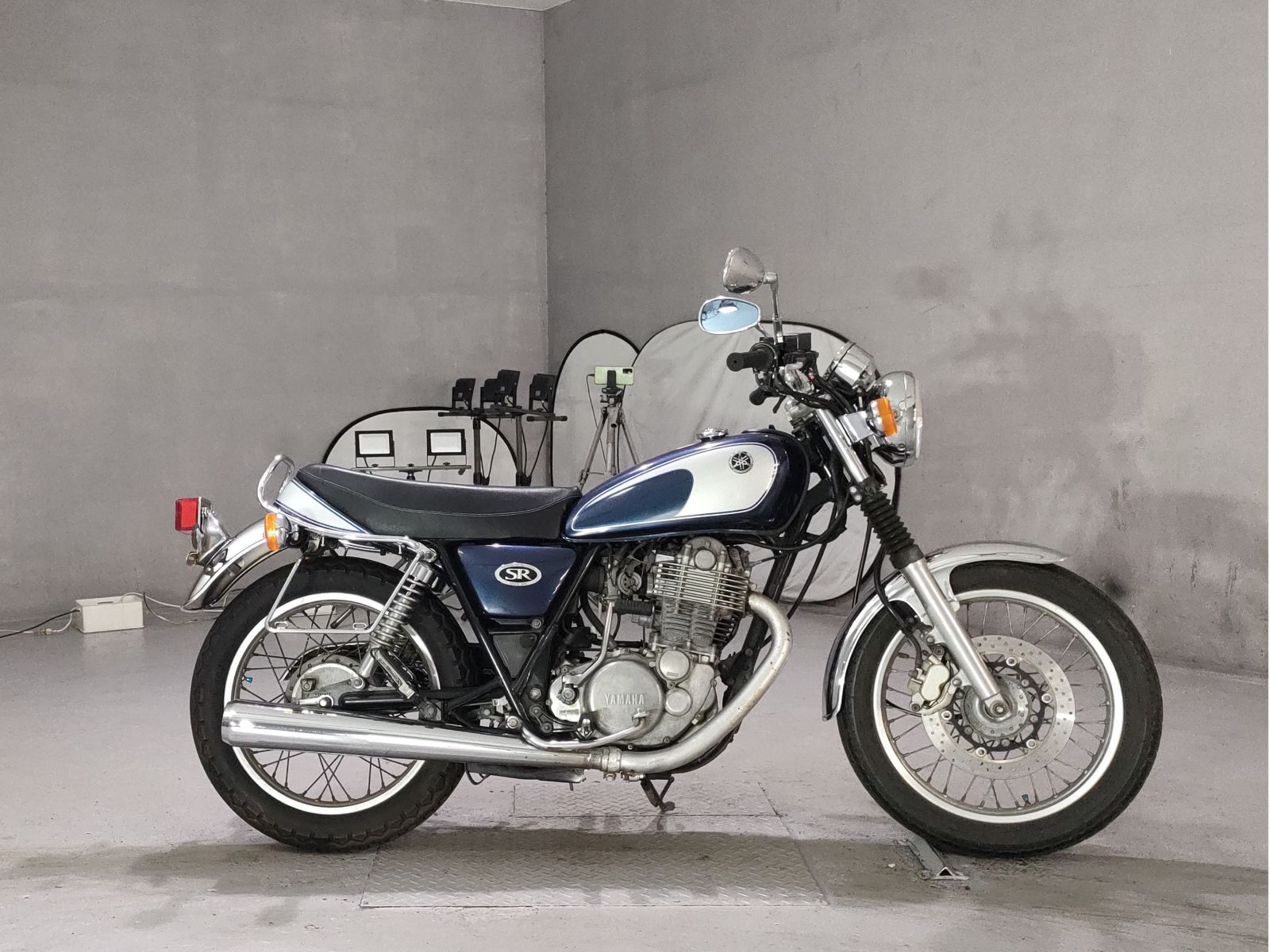 Yamaha SR400-1
