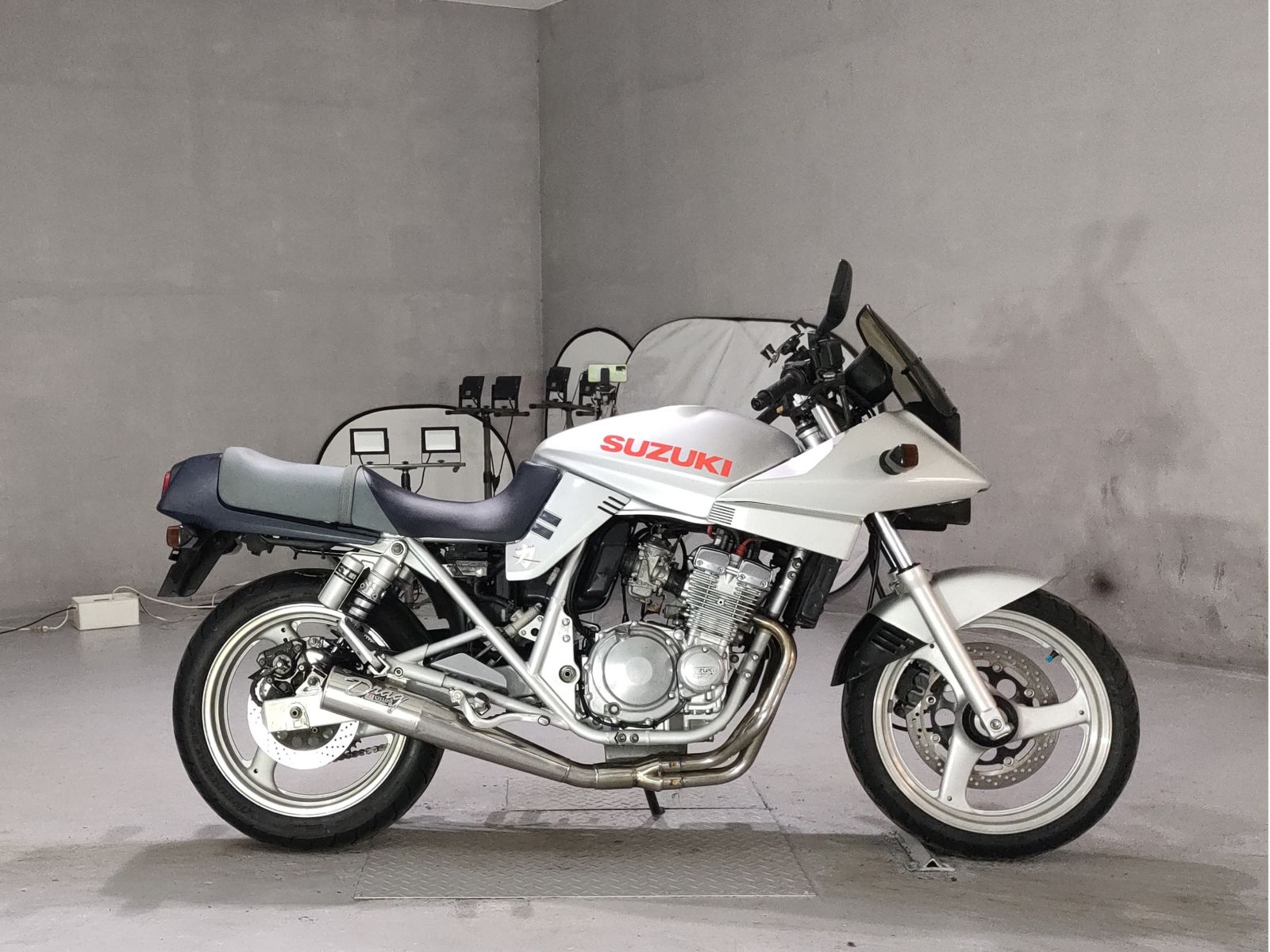 Suzuki GSX250 KATANA