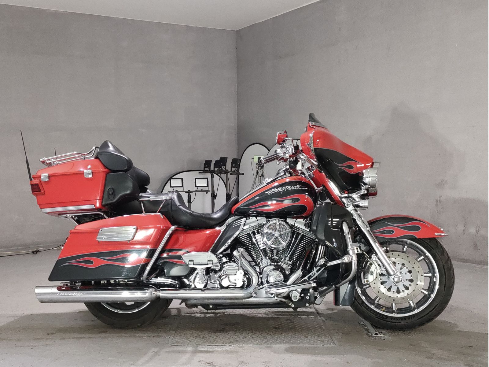 Harley-Davidson HARLEY FLHTCUSE1800CVO