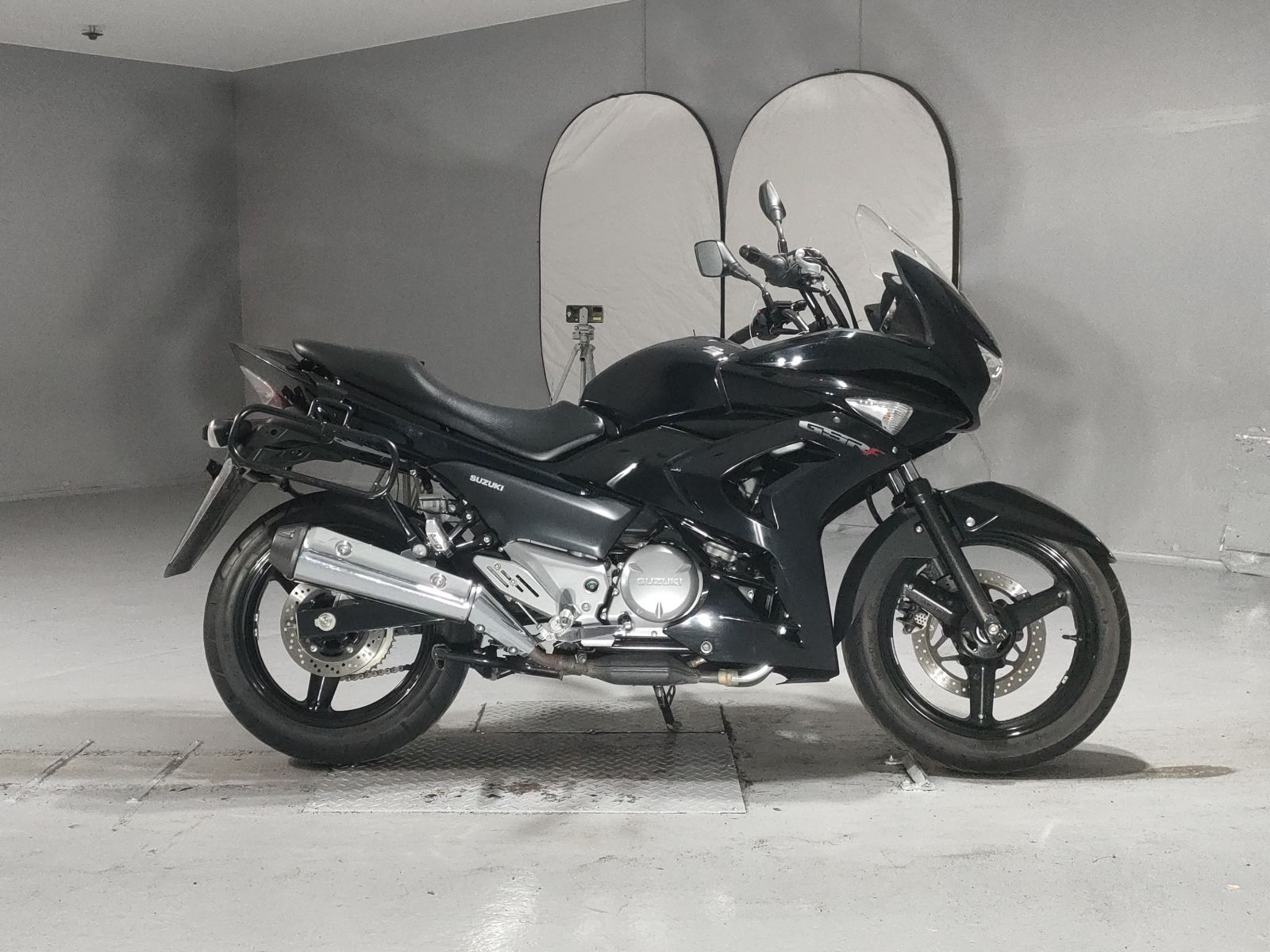 Suzuki GSR250F