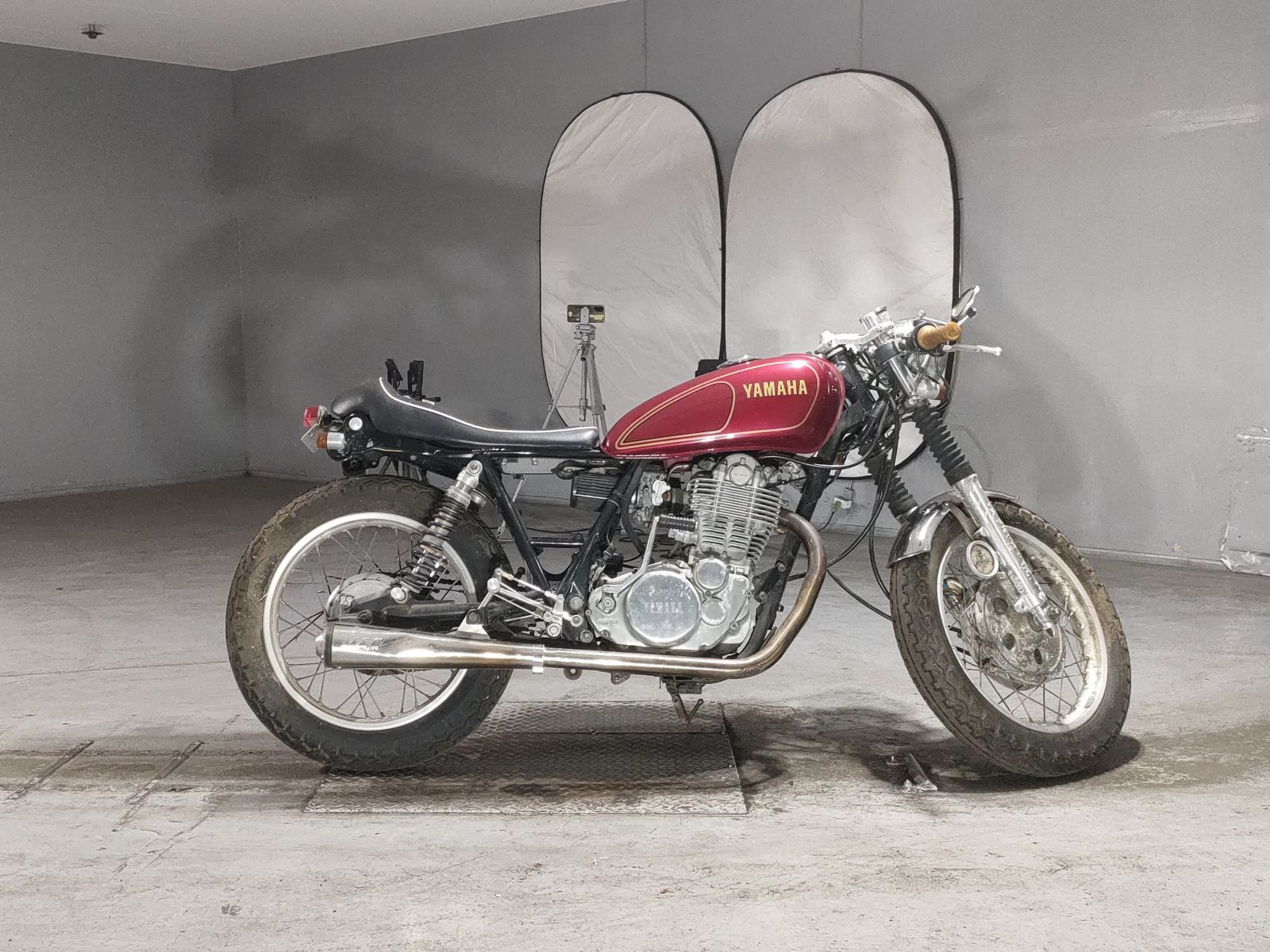 Yamaha SR400-1
