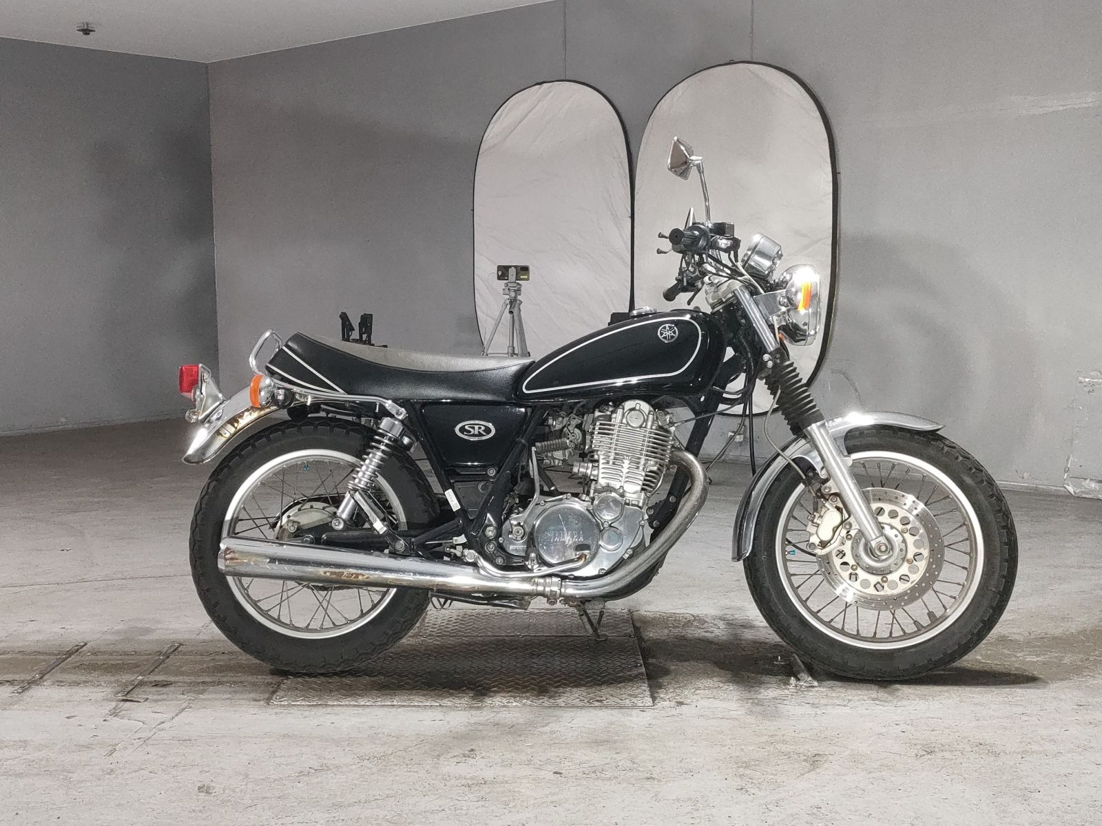 Yamaha SR400-1