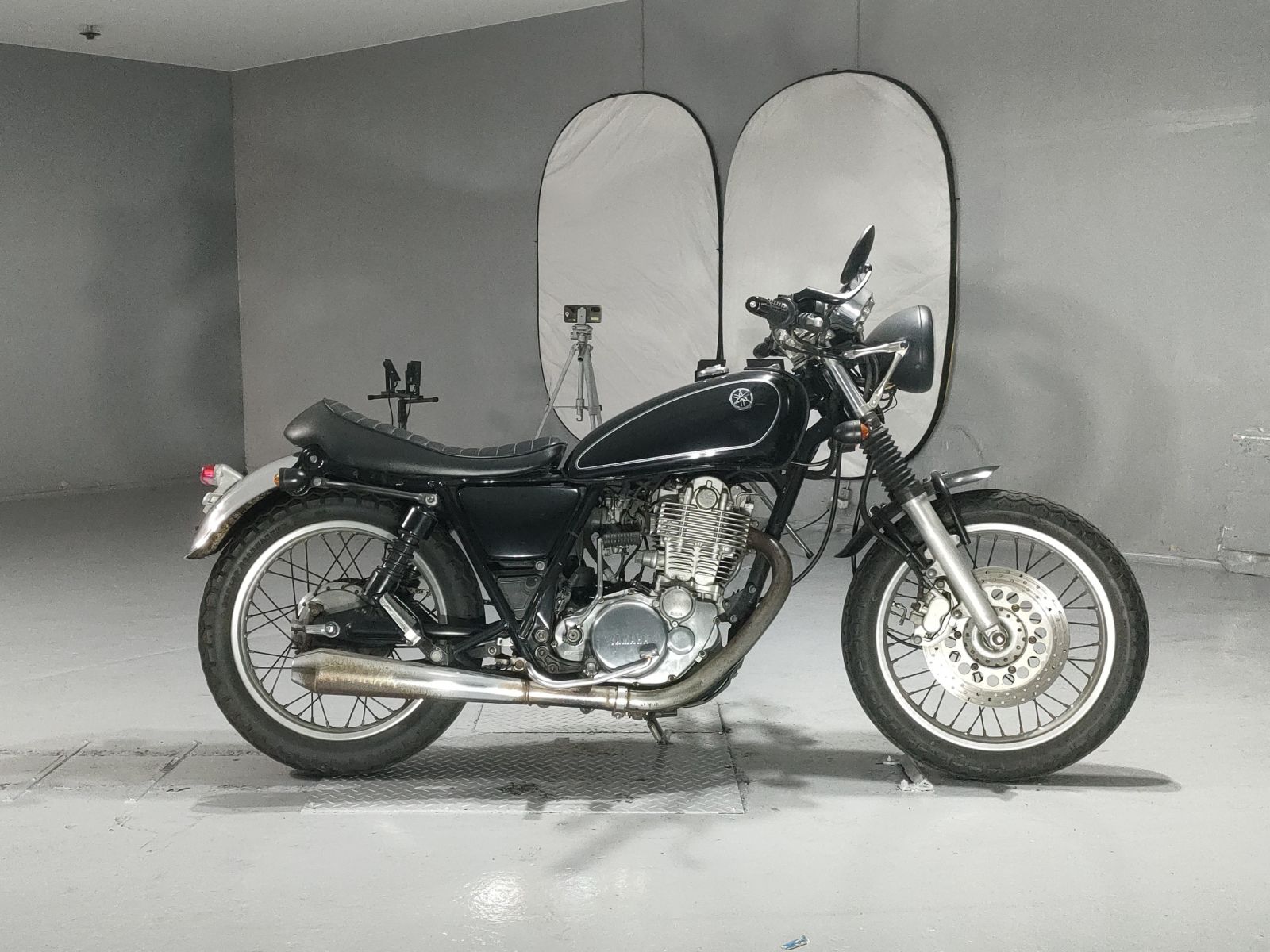 Yamaha SR400-1