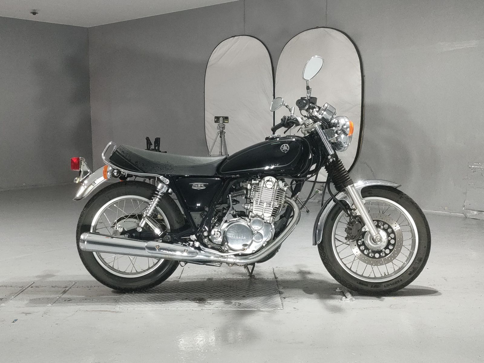 Yamaha SR400-1