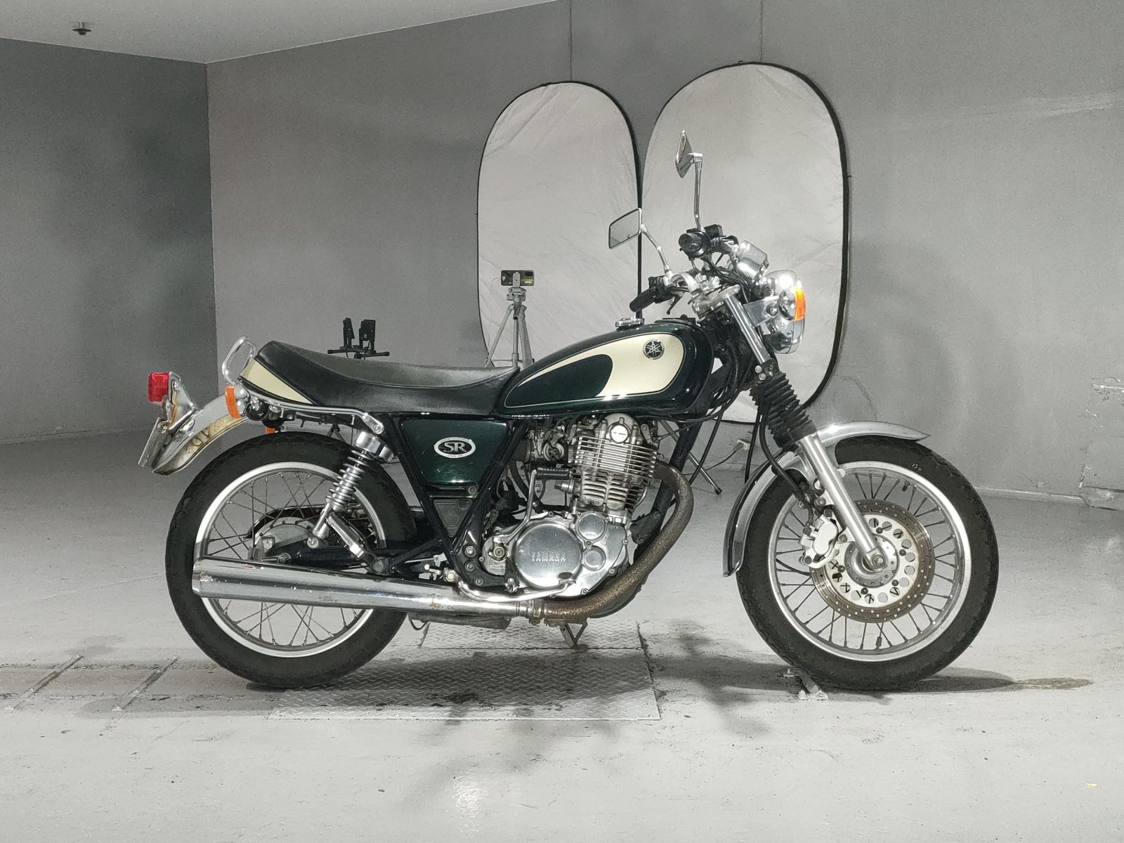 Yamaha SR400-1
