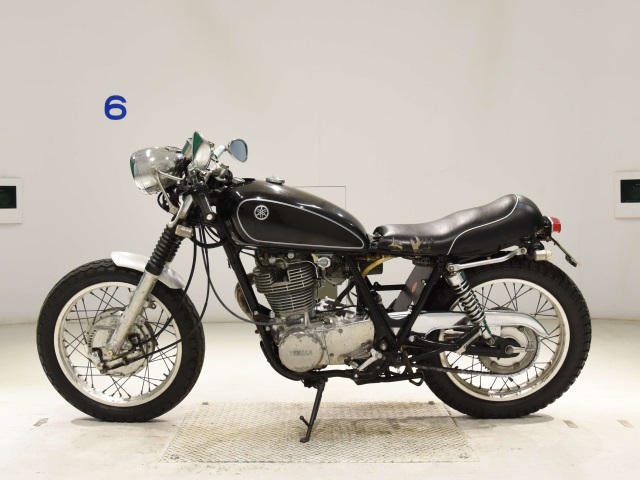 Yamaha SR400-2