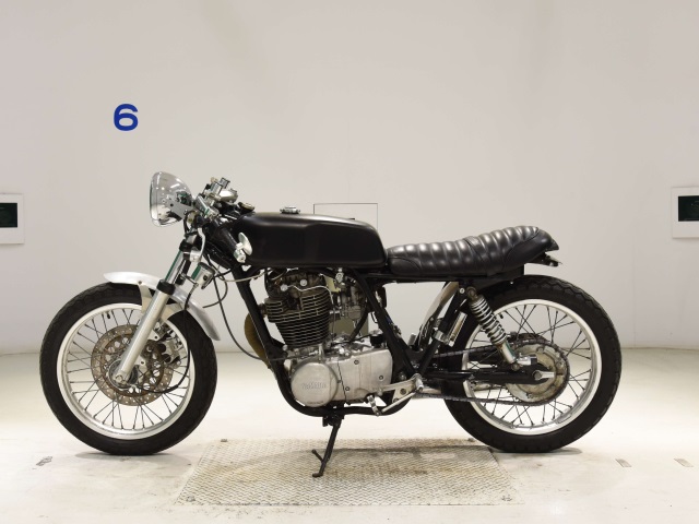 Yamaha SR400-2