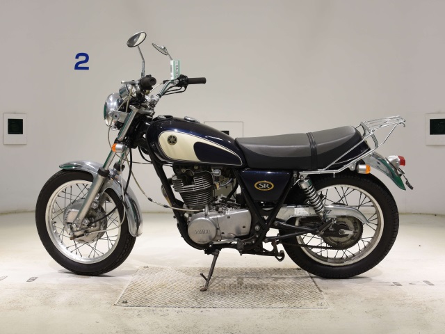 Yamaha SR400-2