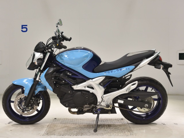 Suzuki GLADIUS400