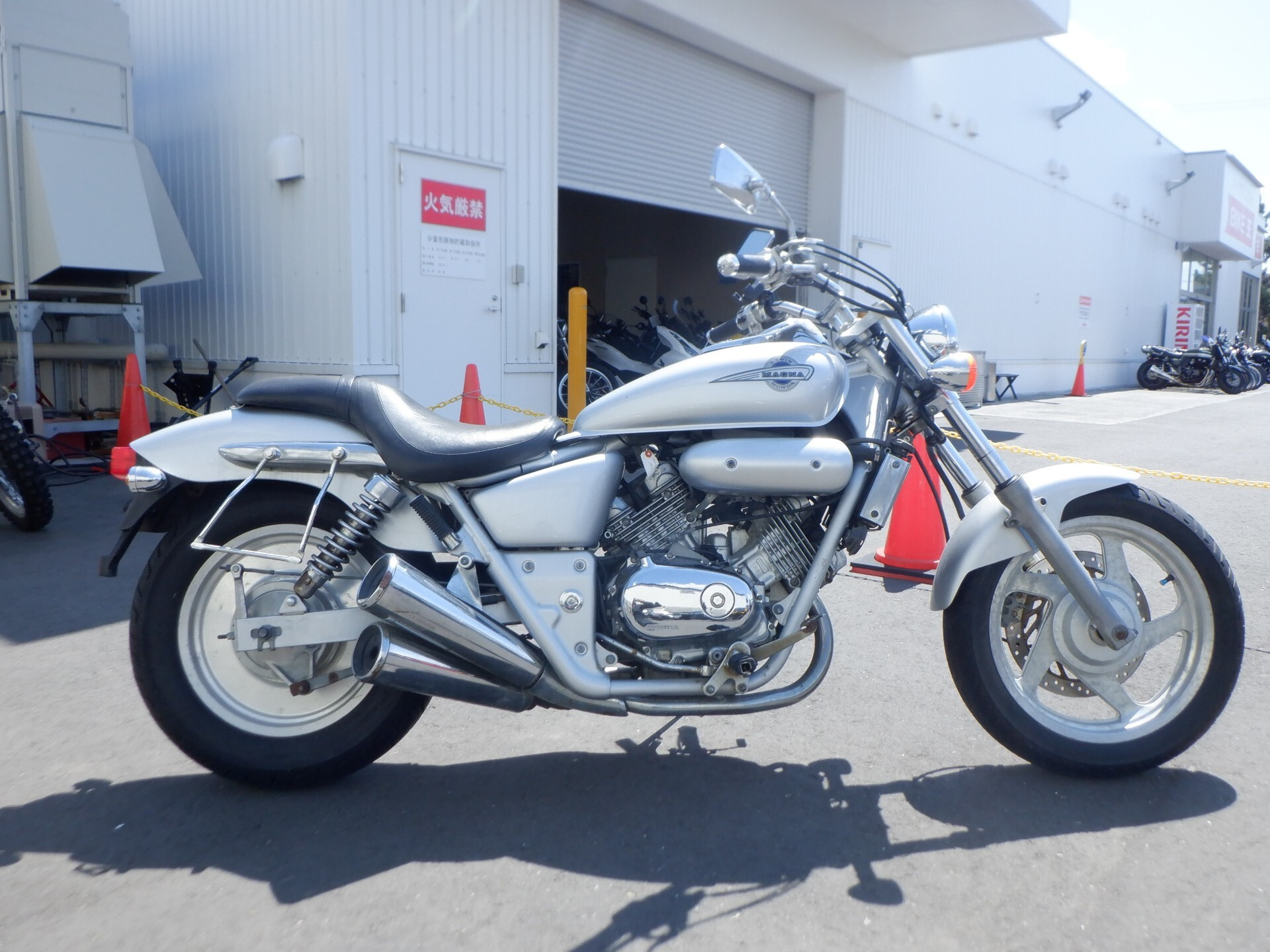 Honda V-TWIN MAGNA