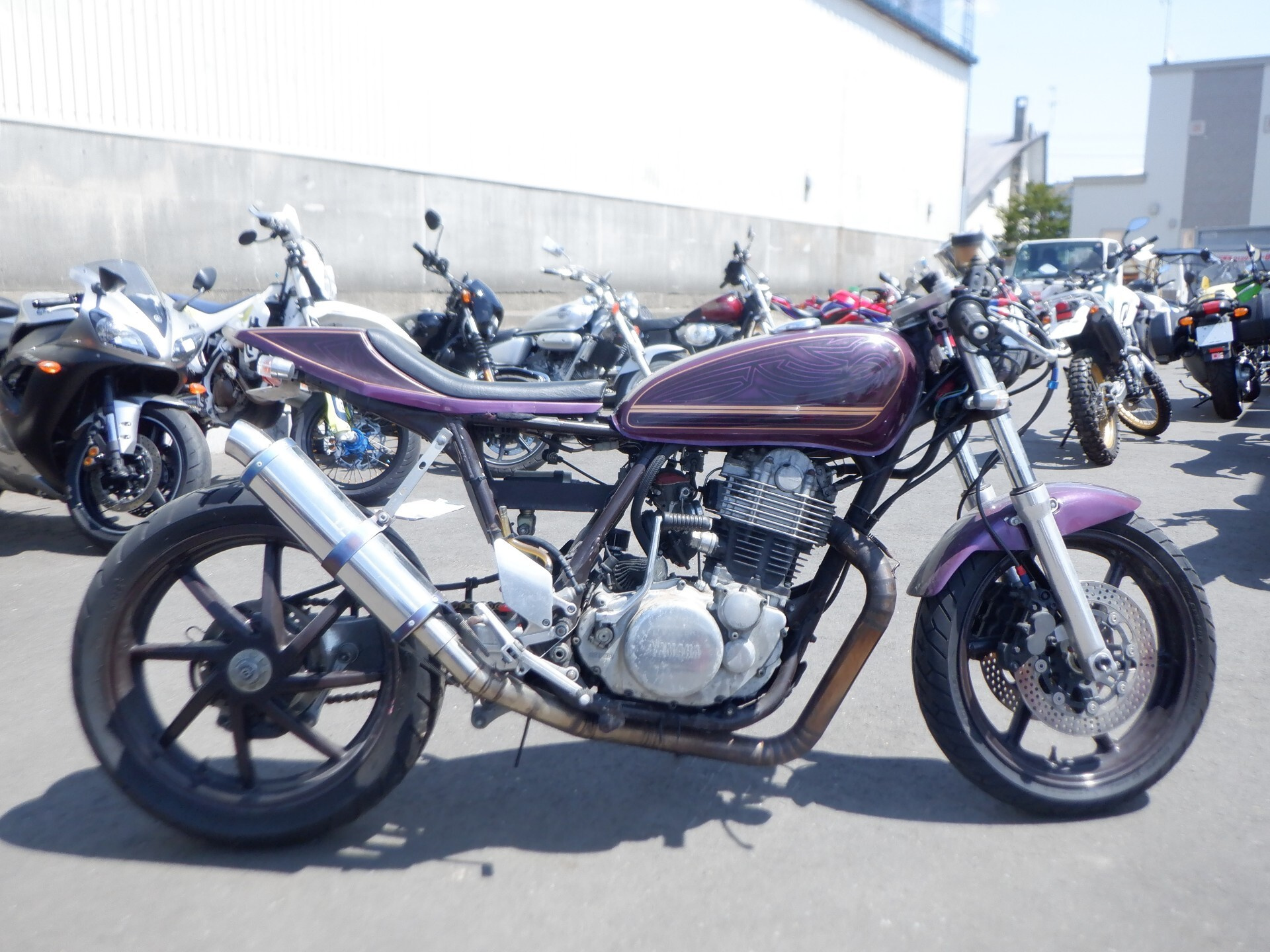 Yamaha SR400-1