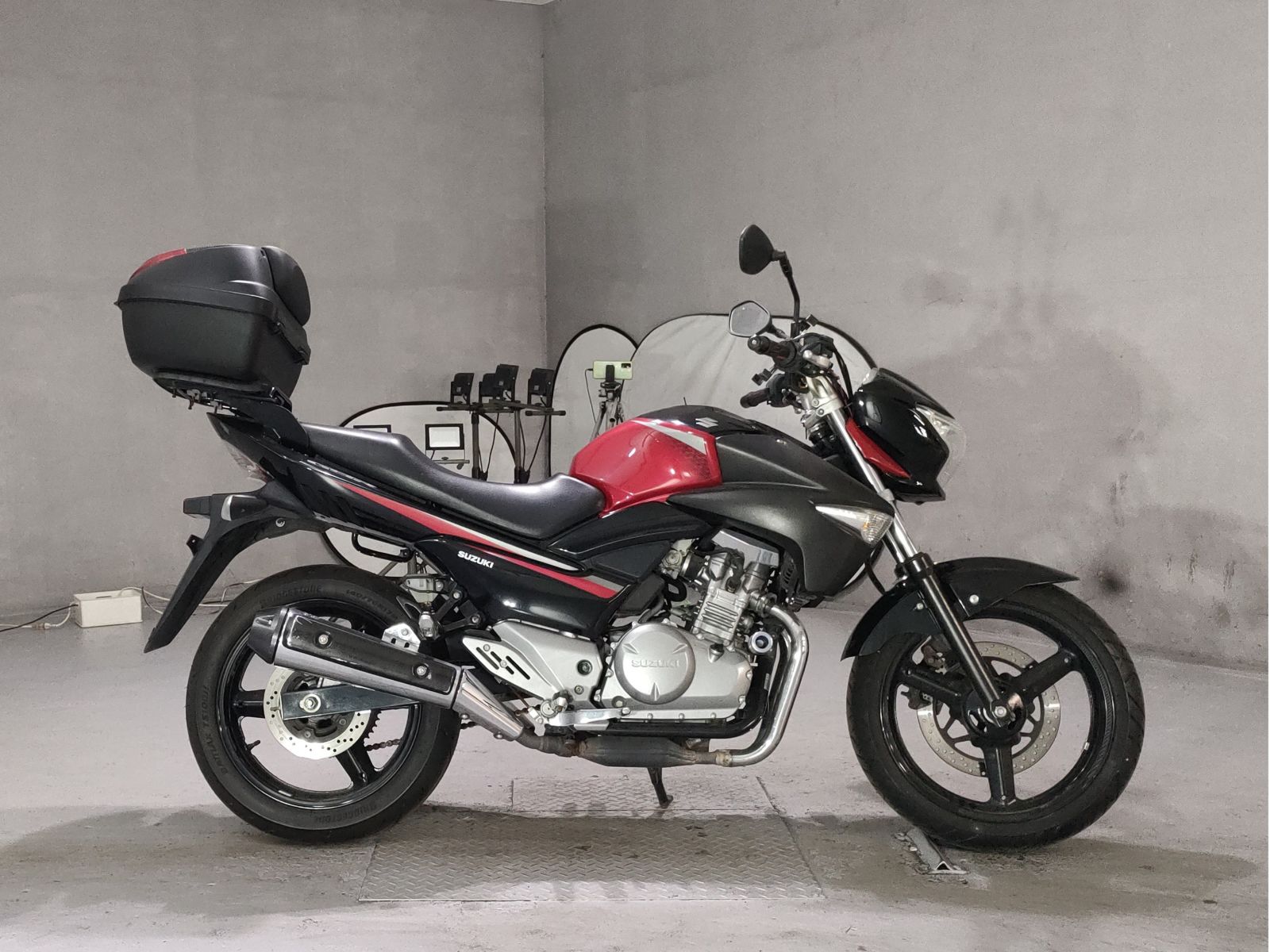 Suzuki GSR250