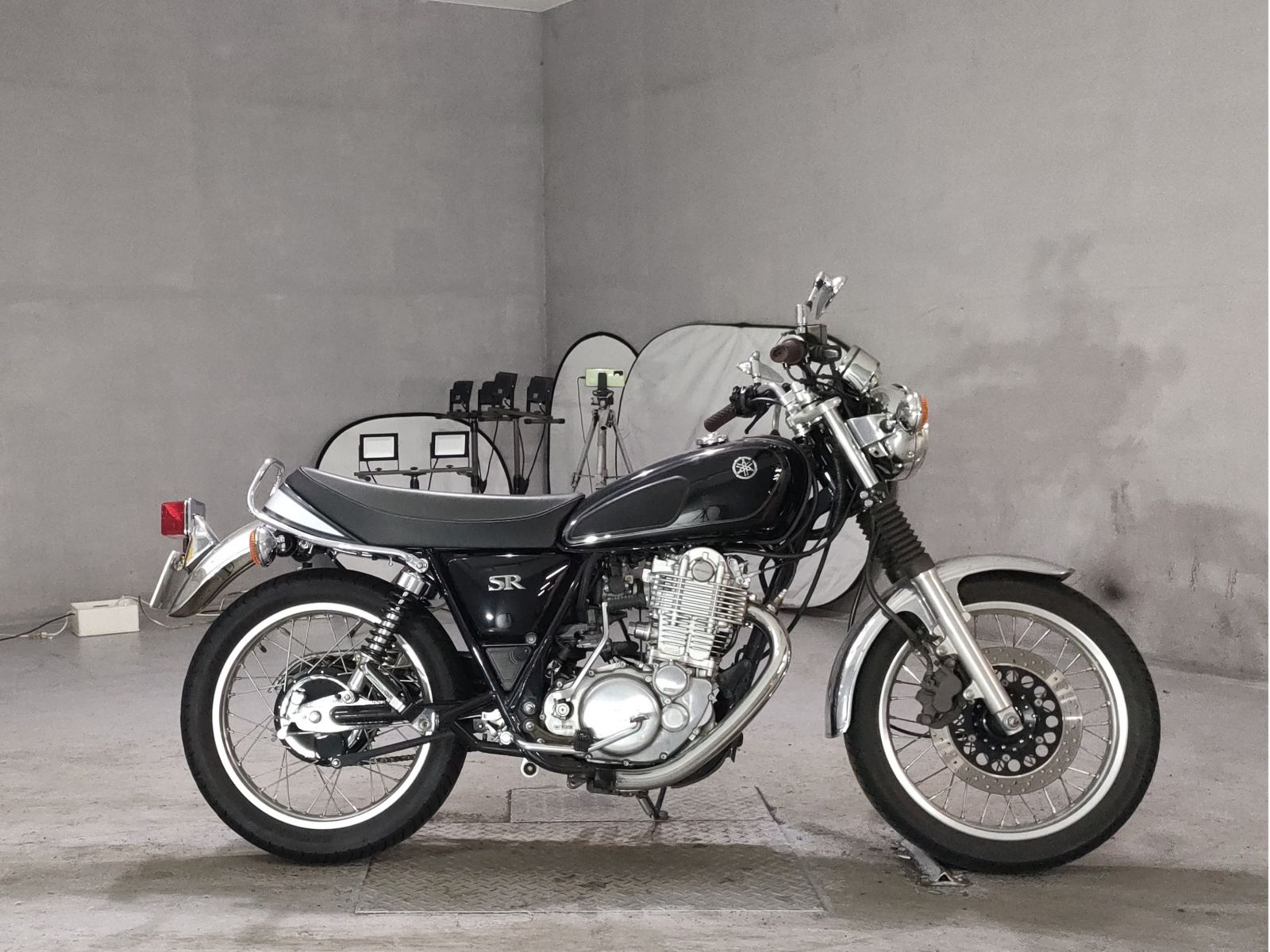 Yamaha SR400-1