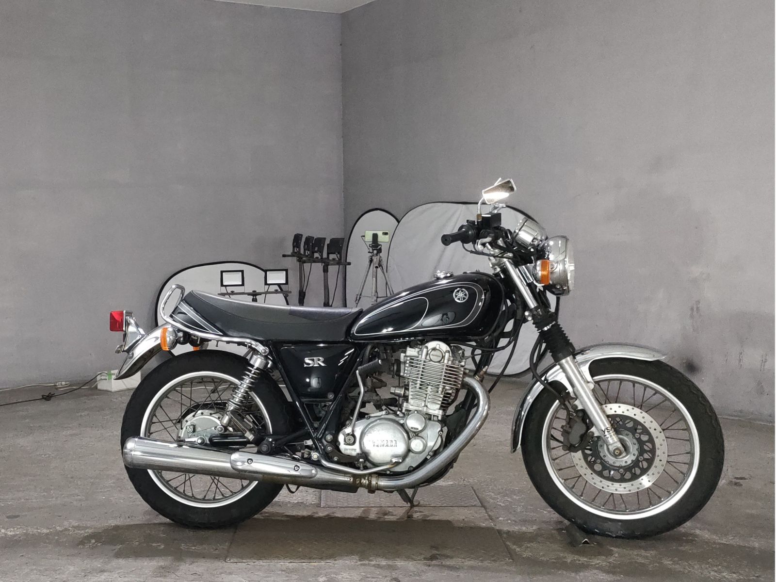 Yamaha SR400-1