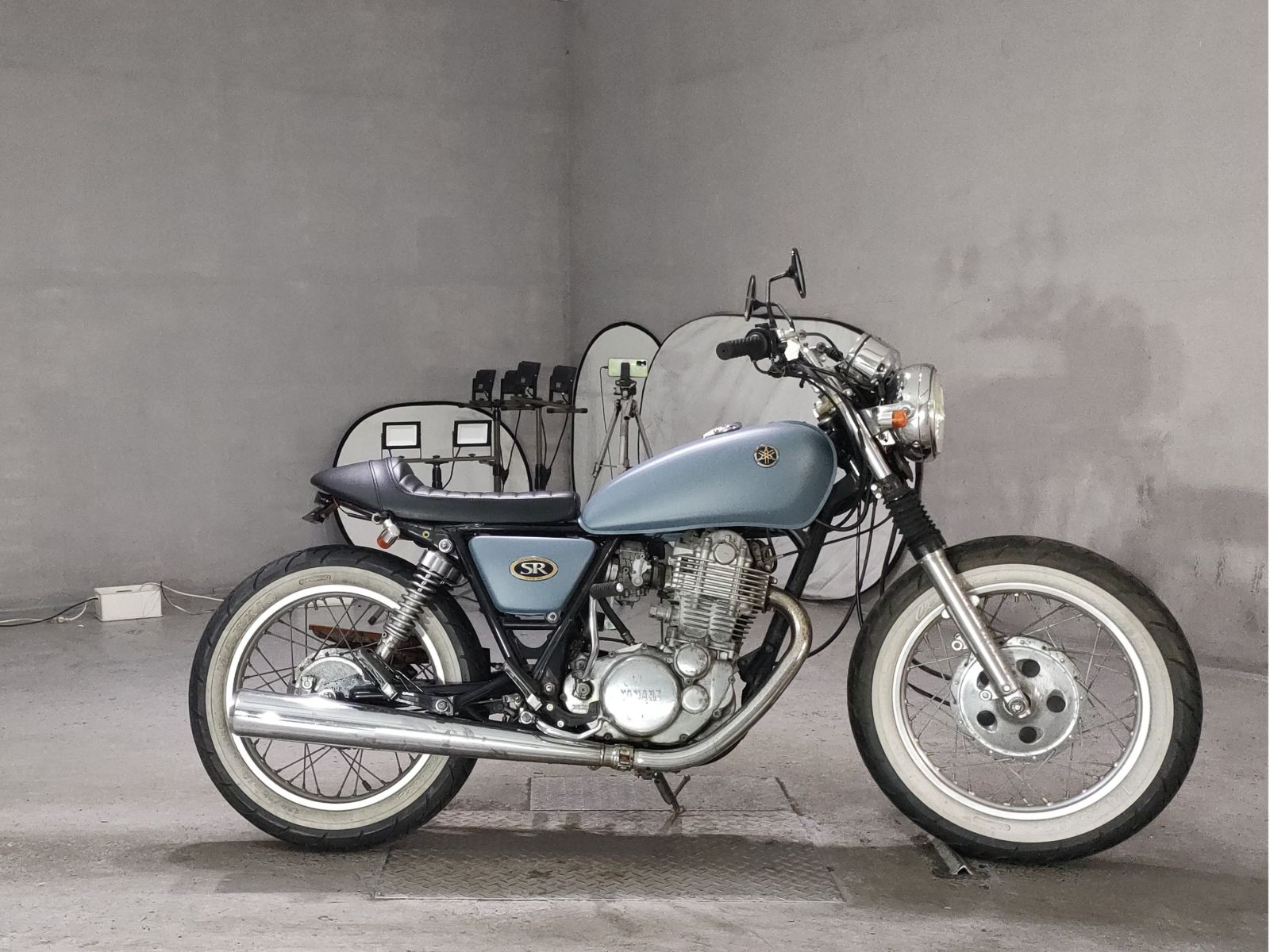 Yamaha SR400-1