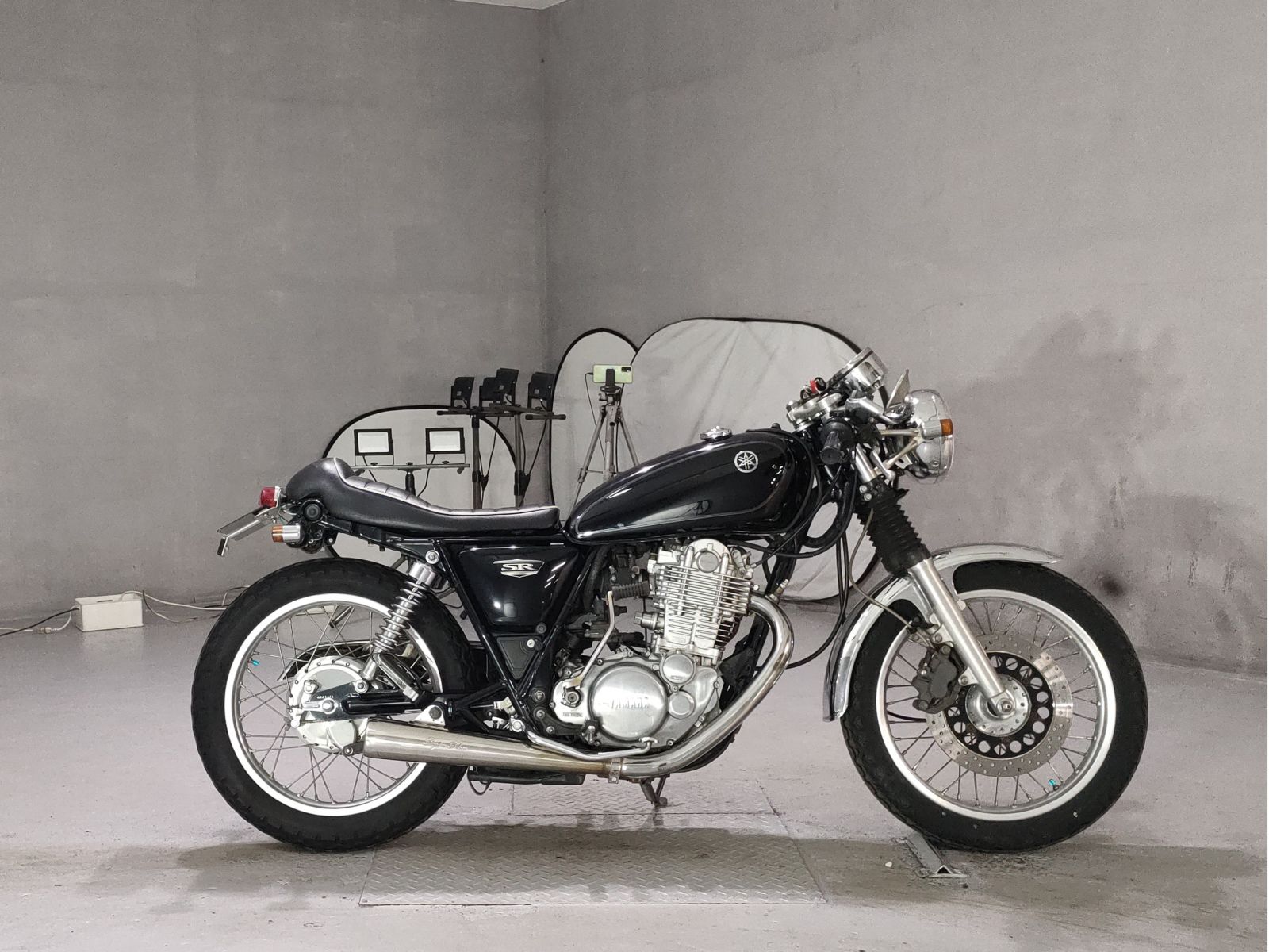 Yamaha SR400-1
