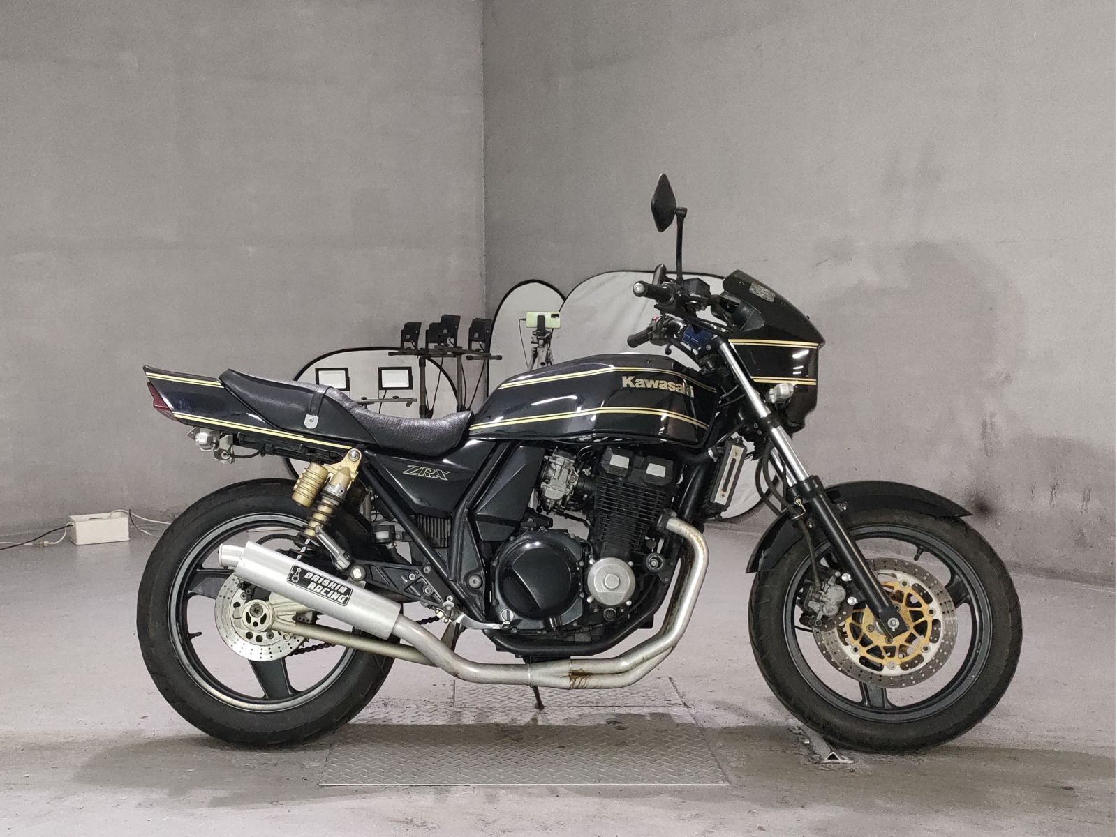 Kawasaki ZRX400