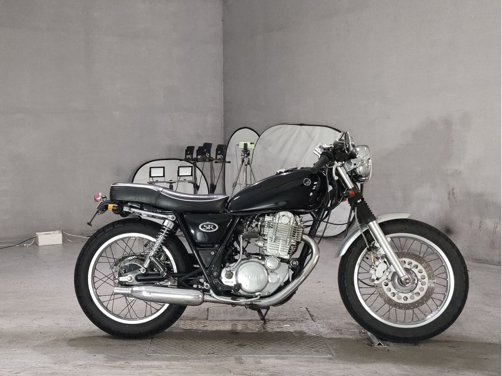 Yamaha SR400-1