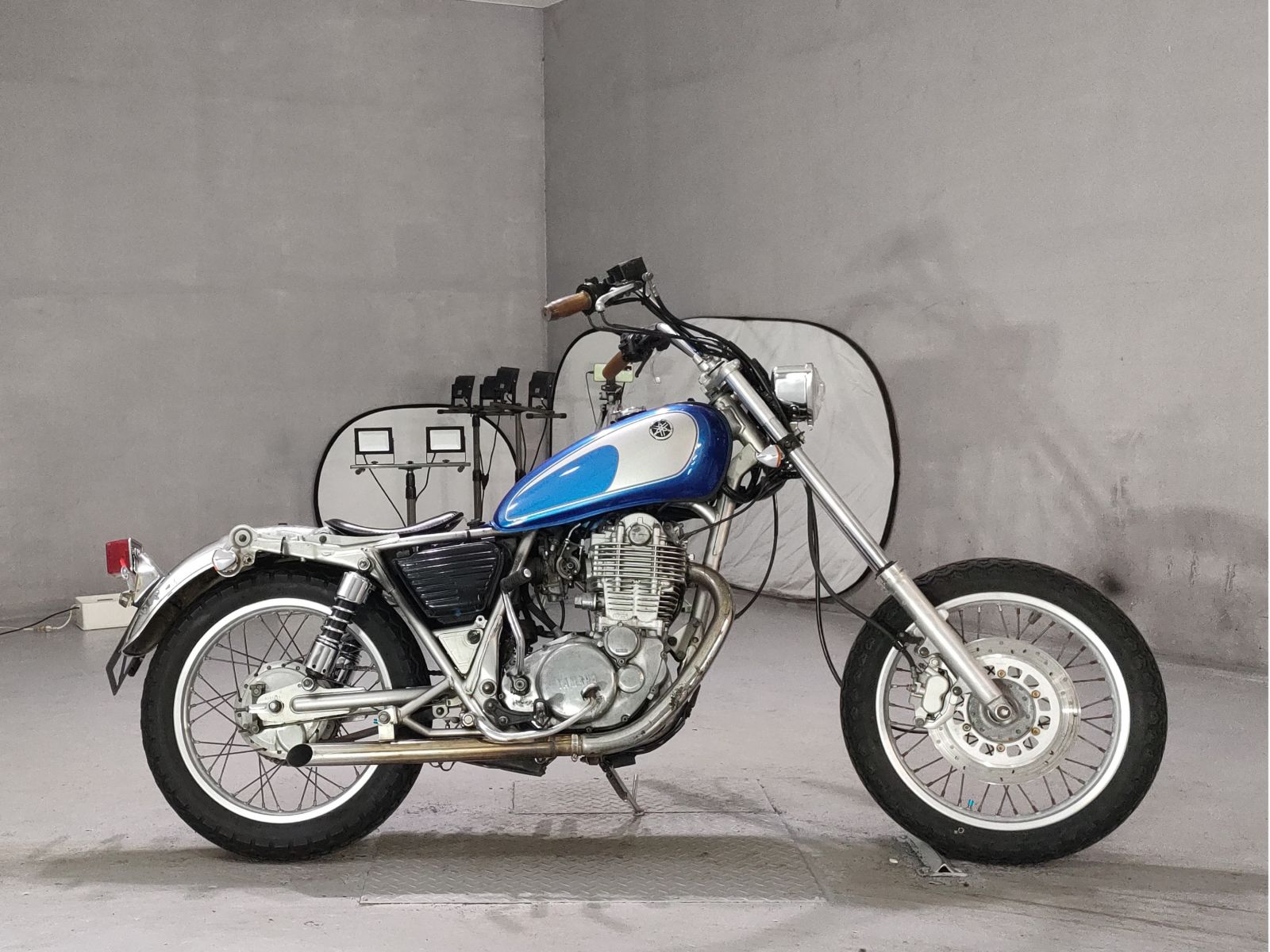 Yamaha SR400-1