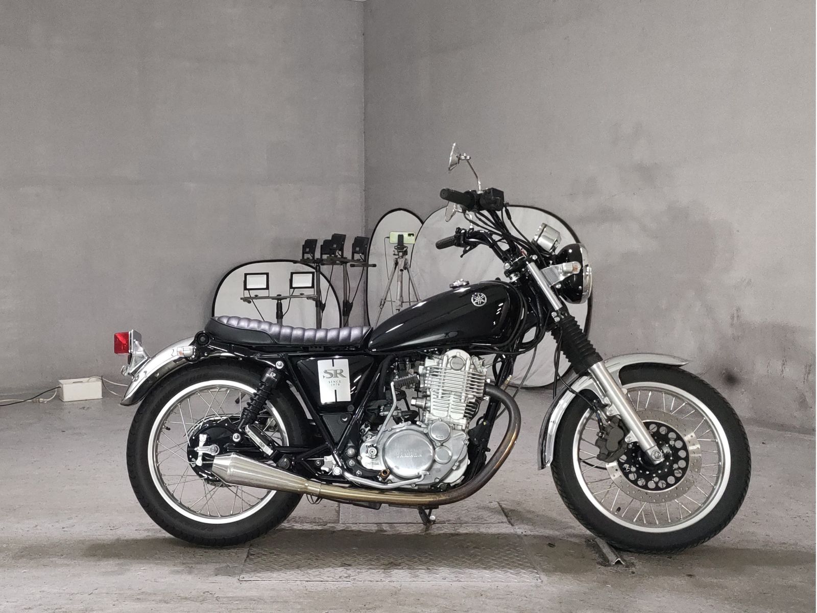 Yamaha SR400-1